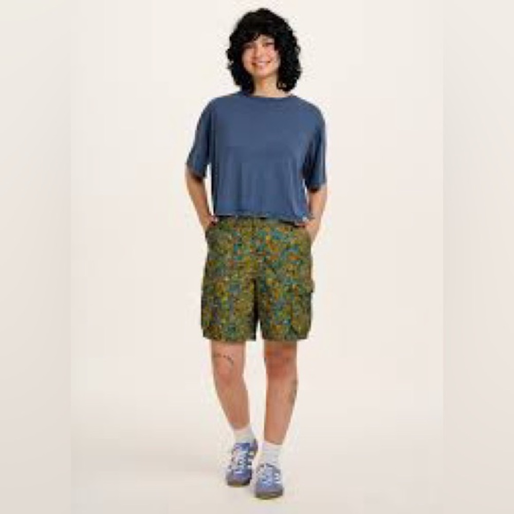 NWOT Lucy & Yak Avery Cotton Cargo Shorts Green Floral Size W26 - Picture 4 of 15
